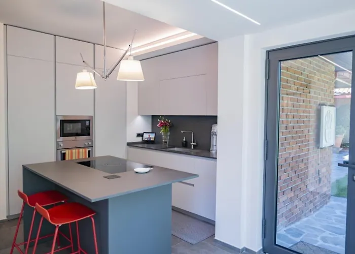 Villa Rossa - Capitol Lifestyle